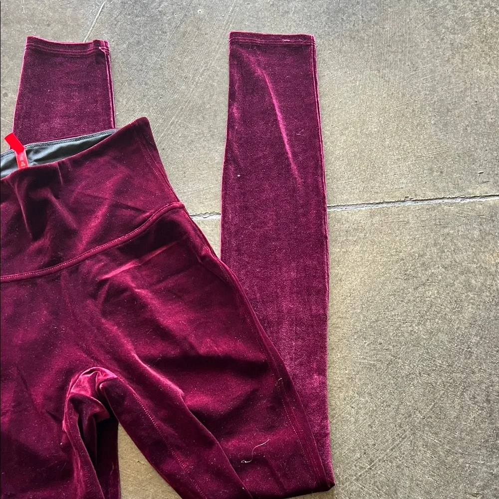 Women’s Spanx velour Burgundy Leggings - Picture 3 of 3